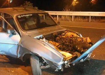 Polisleri peşine taktı, kaza yaptı, kaçtı