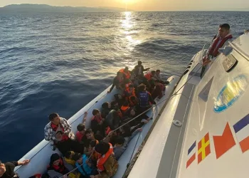 Ayvacık açıklarında 30’u çocuk, 75 kaçak göçmen yakalandı