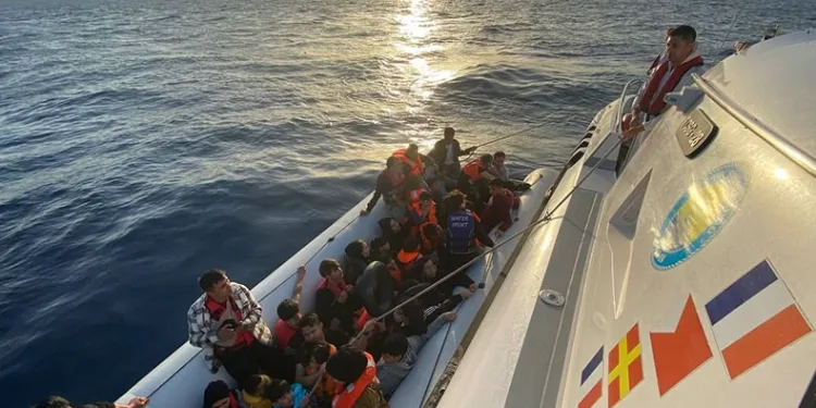 Ayvacık açıklarında 30’u çocuk, 75 kaçak göçmen yakalandı