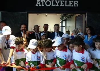 Sıfır atığa dikkat çekmek için sergi açtılar