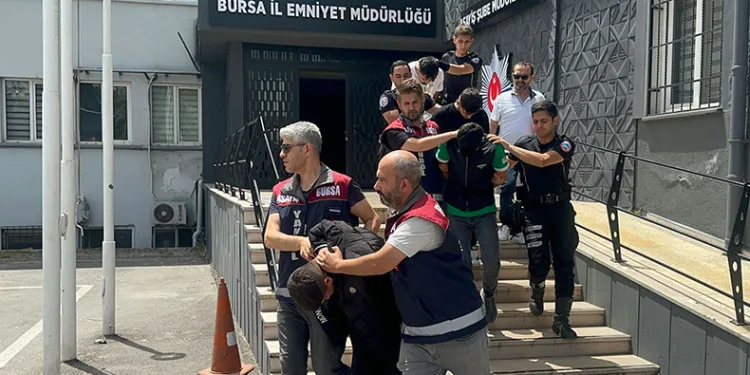 ‘Başkomiser Volkan’ çetesini gerçek komiserler enseledi