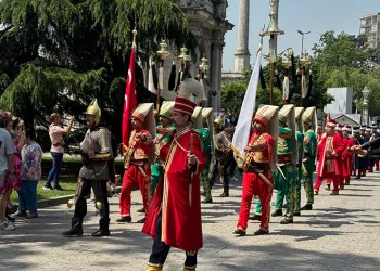 Dolmabahçe Sarayı’nda mehteran coşkusu