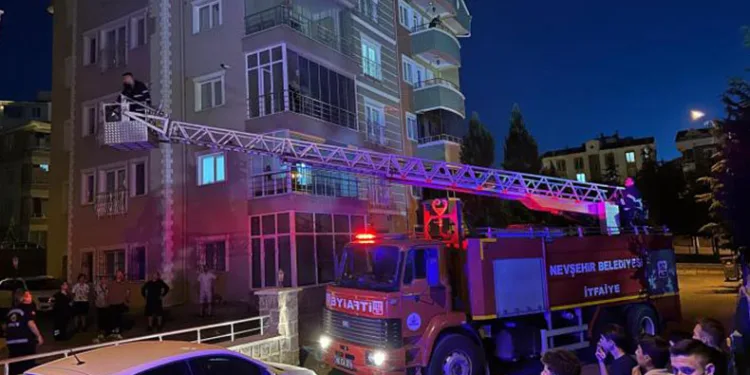 Haber alınamayan kadın evinde ölü bulundu