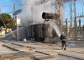 Trafoda çıkan yangın korkuya neden oldu