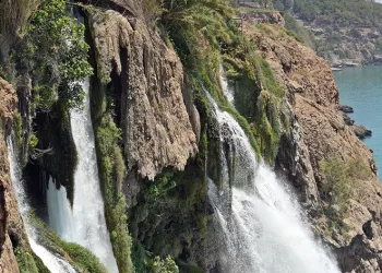 Turistlerin “yasak aşkı” Düden Şelalesi