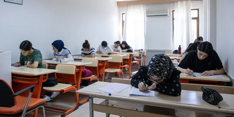 Öğrenciler YKS öncesi deneme sınavına girdi