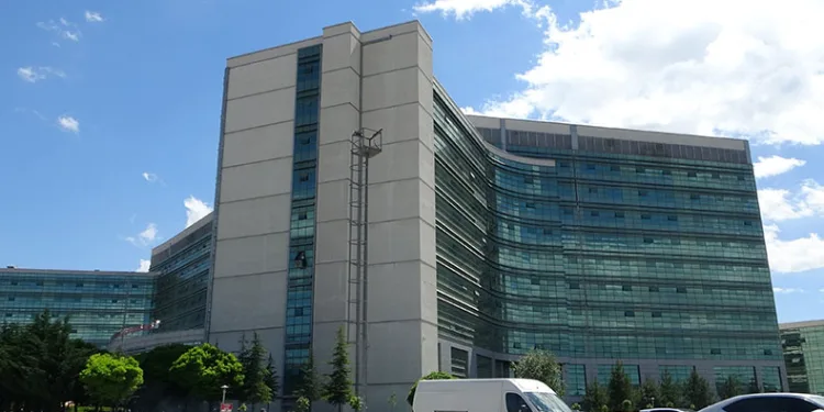 İki aracın karıştığı kazada