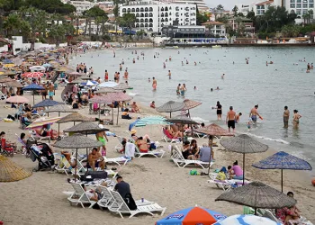 Kuşadası’na tatilci akını başladı