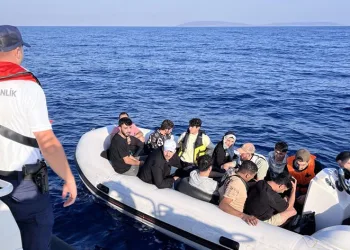 15 düzensiz göçmen kurtarıldı