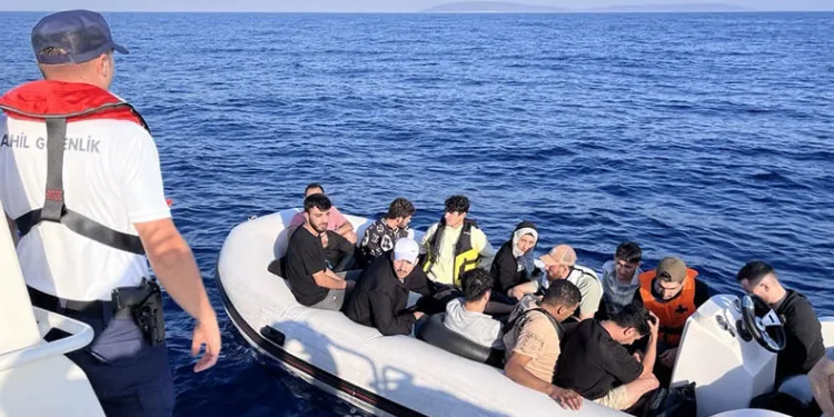 15 düzensiz göçmen kurtarıldı