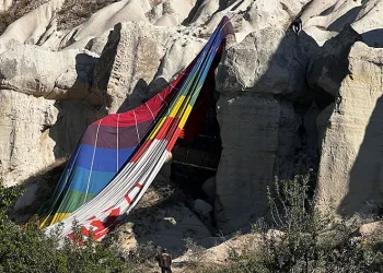Balon pilotu 20 kişinin hayatını kurtardı