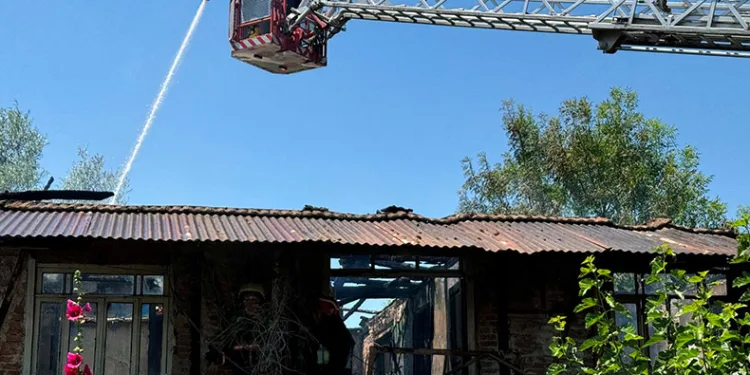 Bahçeye atılan sigara izmariti yangına sebep oldu
