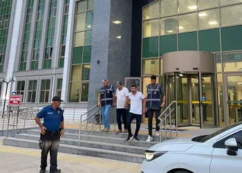 Husumetlisini çorbacıda vuran baba ve oğul tutuklandı