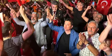 Başkan Aydın, galibiyet coşkusunu vatandaşlarla yaşadı