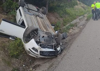Kontrolden çıkan otomobil takla attı
