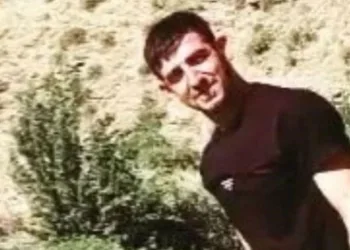 Sokakta yürüyen genç silahlı saldırıda ağır yaralandı
