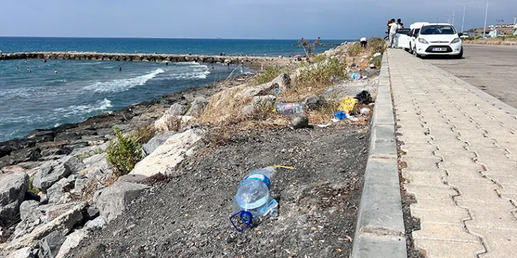 Tatilciler gitti, geriye çöpleri kaldı