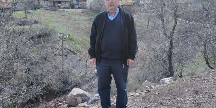 Traktörü ile şarampole devrilen muhtar hayatını kaybetti