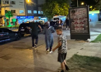 Milli maçı izlerken parmağı koptu