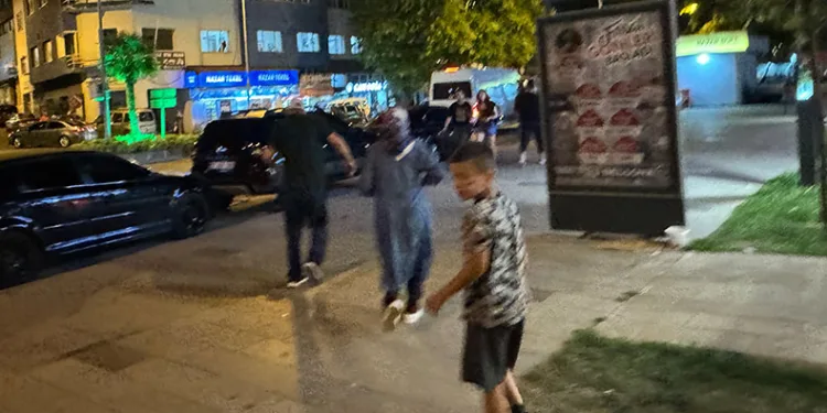 Milli maçı izlerken parmağı koptu