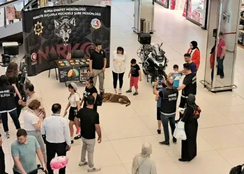 Bursa polisi vatandaşları bilgilendirdi