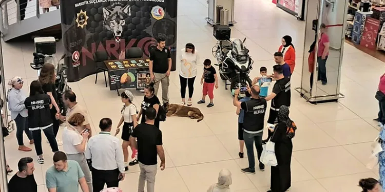 Bursa polisi vatandaşları bilgilendirdi