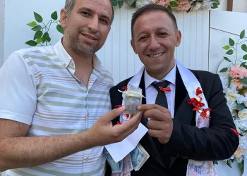 Damada takı olarak safran taktılar