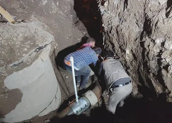 İçme suyu şebekesini taş ve kerestelerle tıkadılar