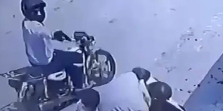 Dede torunlarının gözü önünde vuruldu