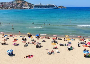 Tatilcilerin kalbi Kuşadası’nda kaldı