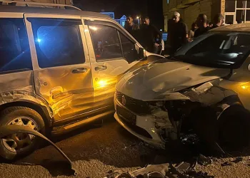 Yüksekova’da iki araç çarpıştı: 1 yaralı