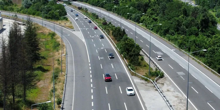 Bayramın ilk gününde yoğunluk sürüyor
