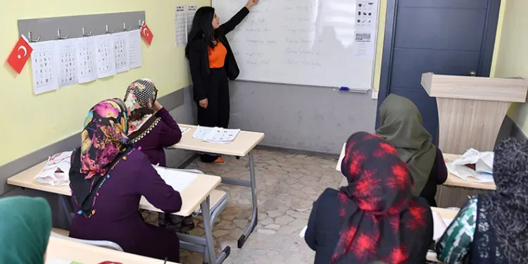Okuma yazma bilmeyen sayısında düşüş