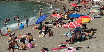 Sıcak havayı gören plaja koştu