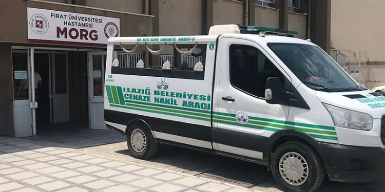 Arkadaşına yardıma gitmişti, çatıdan düşerek hayatını kaybetti