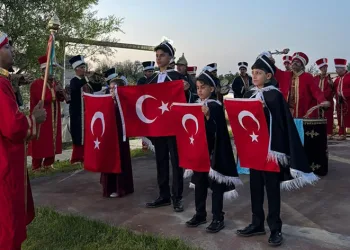 Depremzede çocuklara sünnet töreni