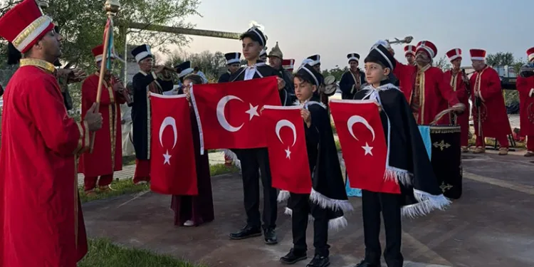 Depremzede çocuklara sünnet töreni