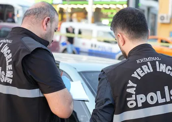 Yasak aşk yaşadığı sevgilisini maket bıçağıyla öldürdü