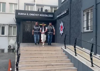 25 yıl hapis cezasıyla aranıyordu, kıskıvrak yakalandı