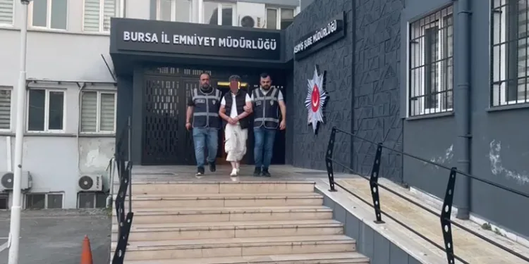 25 yıl hapis cezasıyla aranıyordu, kıskıvrak yakalandı