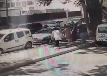 İkizleri boğulmaktan polis kurtardı
