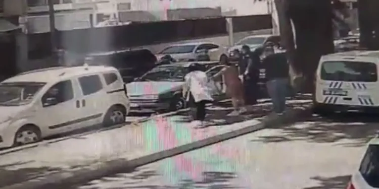 İkizleri boğulmaktan polis kurtardı