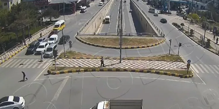 Bisikletli öğretmenin hayatını kaybettiği feci kaza kamerada