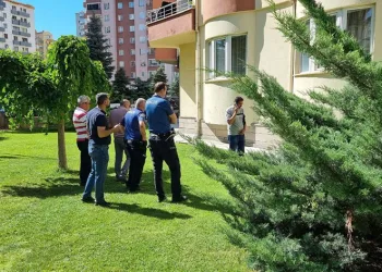 Anneannesine bayramlaşmaya giden çocuk 9. kattan düştü
