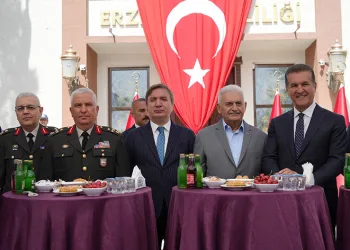 Binali Yıldırım bayramlaşma programına katıldı