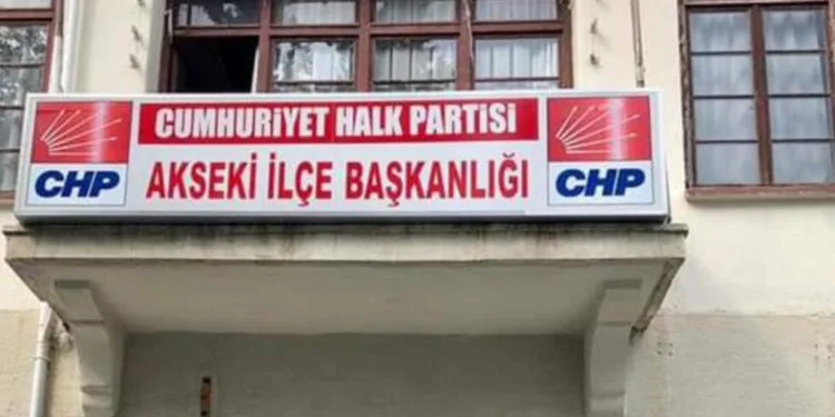 Akseki CHP yönetiminde 8 istifa