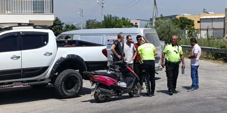 Motosikletle kamyonete çarpan 14 yaşındaki çocuk ağır yaralandı