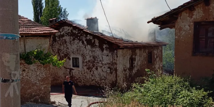 Orhaneli’deki evde çıkan yangın söndürüldü