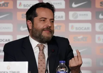 Galatasaray Sportif AŞ Başkan Vekili Erden Timur, görevinden ayrıldığını açıkladı