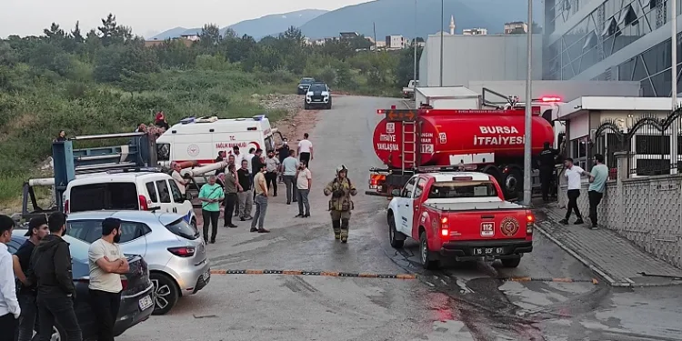 Bursa’da tekstil fabrikasının bacasında korkutan yangın